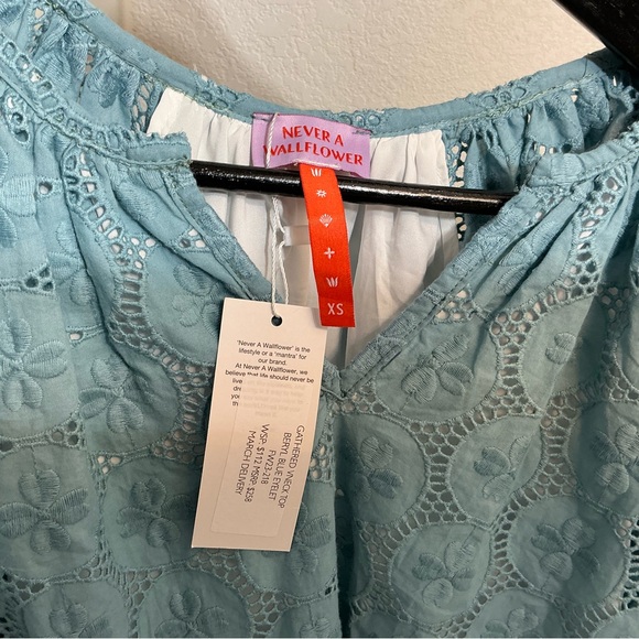 Never a Wallflower Gathered V-Neck Top Beryl Blue Eyelet Size XS - Picture 9 of 12